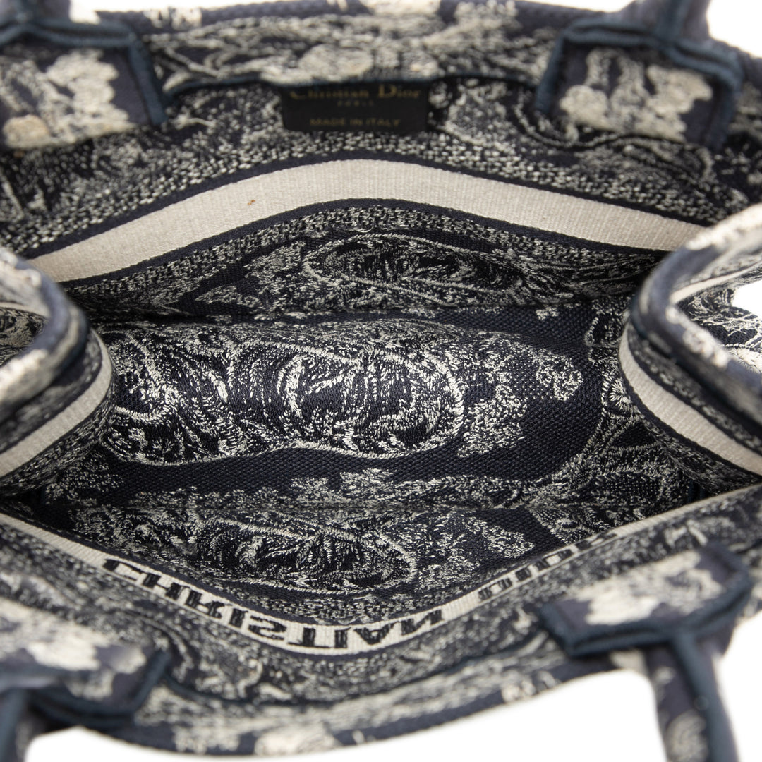 Dior Small Toile brodé Reverse Dioriviera Toile De Jouy Book Cabas