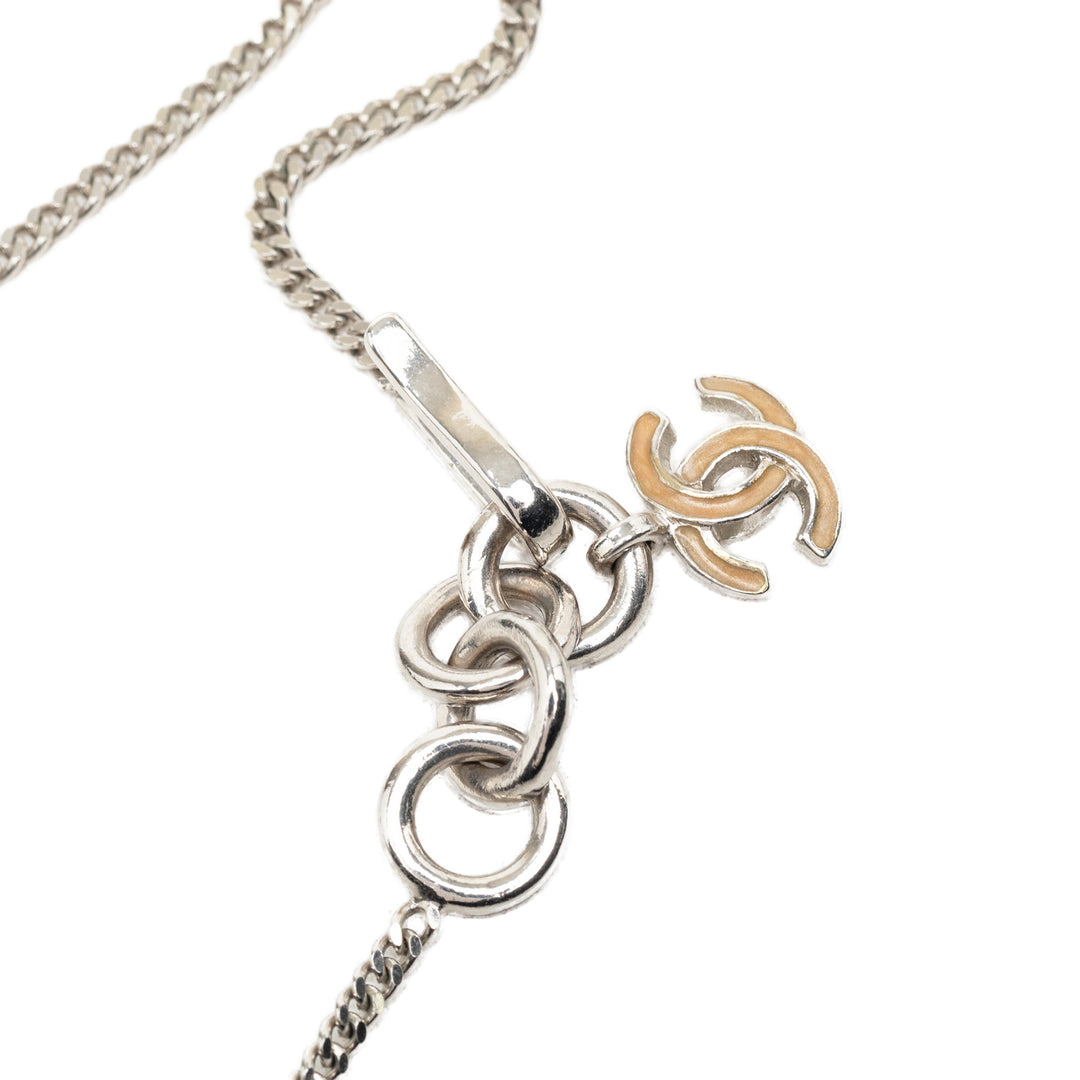 Chanel CC Brass Émail et Strass Clover Pendant Collier