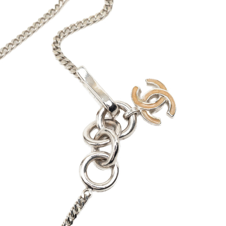 Chanel CC Brass Émail et Strass Clover Pendant Collier