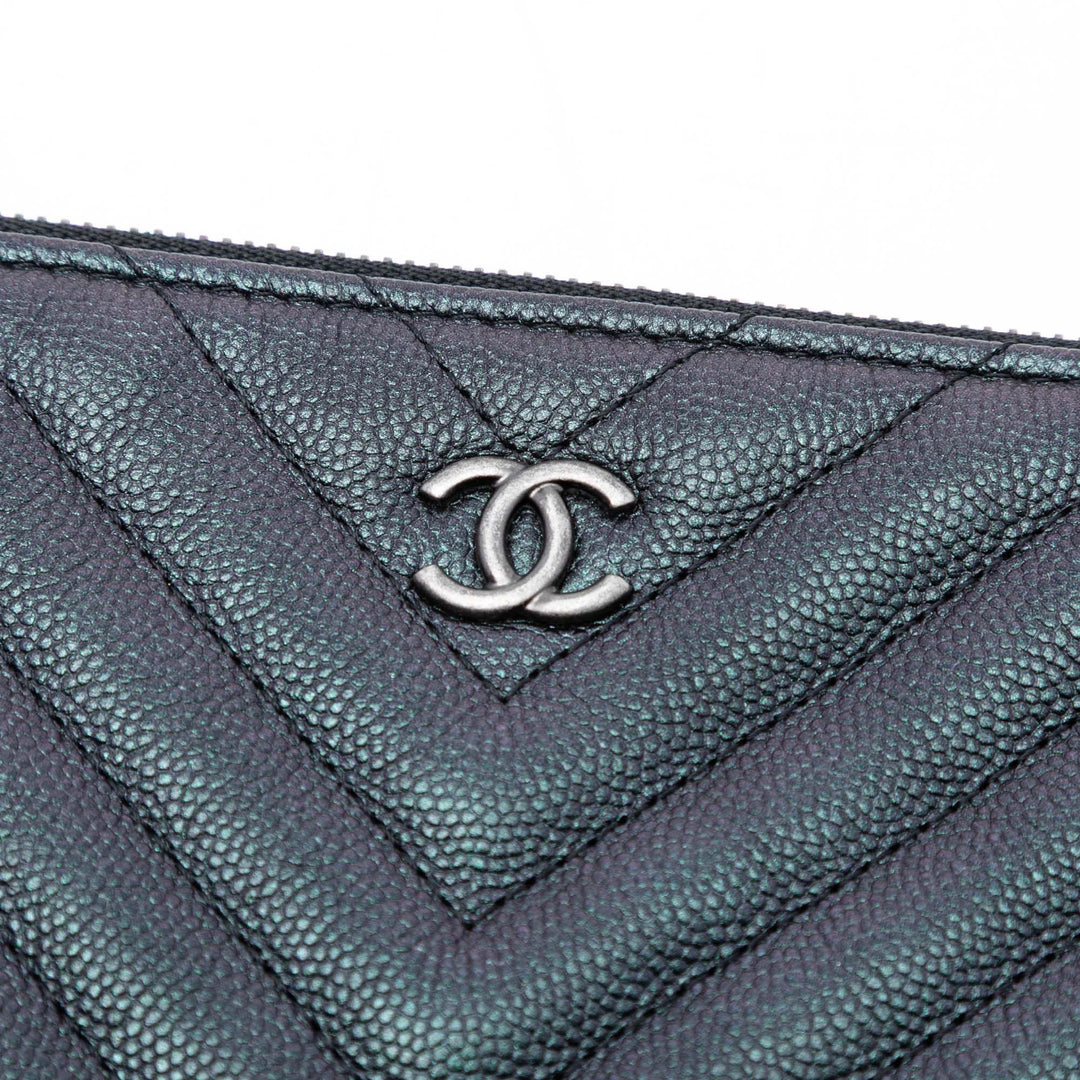 Chanel Large CC Chevron Iridescent Caviar O Étui Pochette