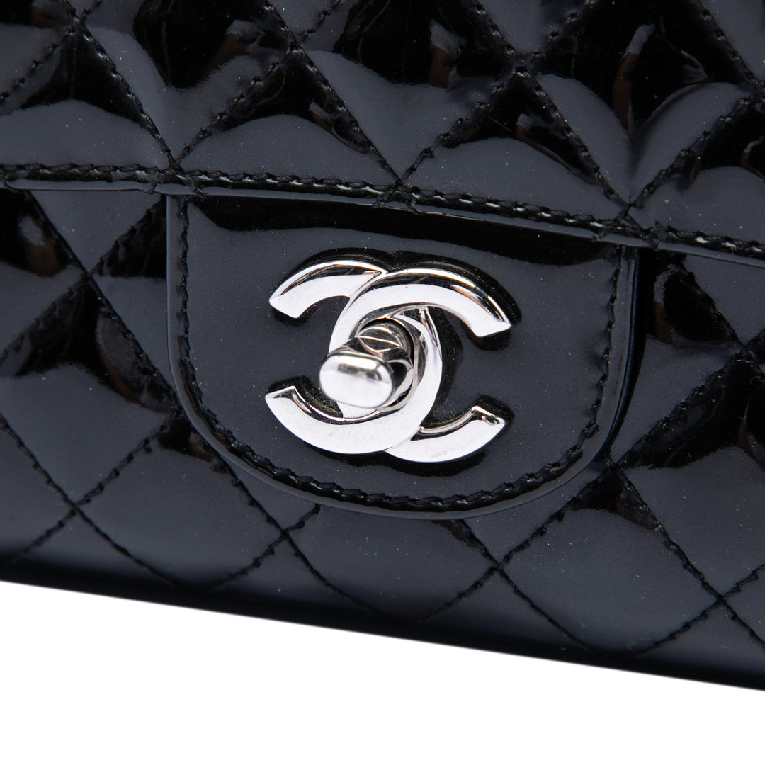 Chanel Medium Matelassé Cuir verni Secret Label à rabat