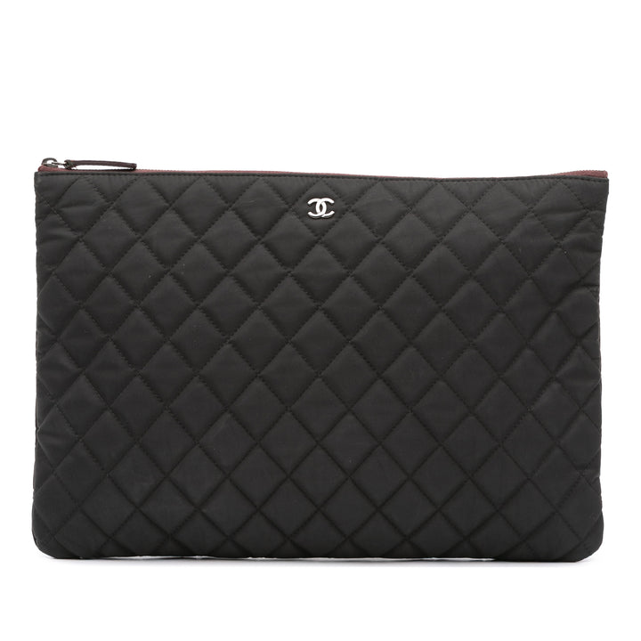 Chanel Large Quilted Nylon O Étui Pochette Noir