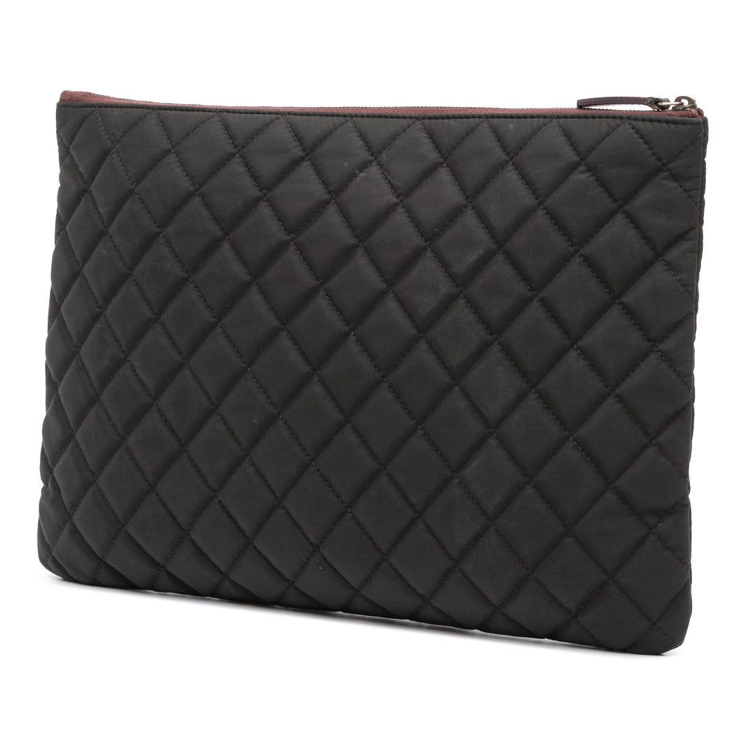 Chanel Large Quilted Nylon O Étui Pochette Noir