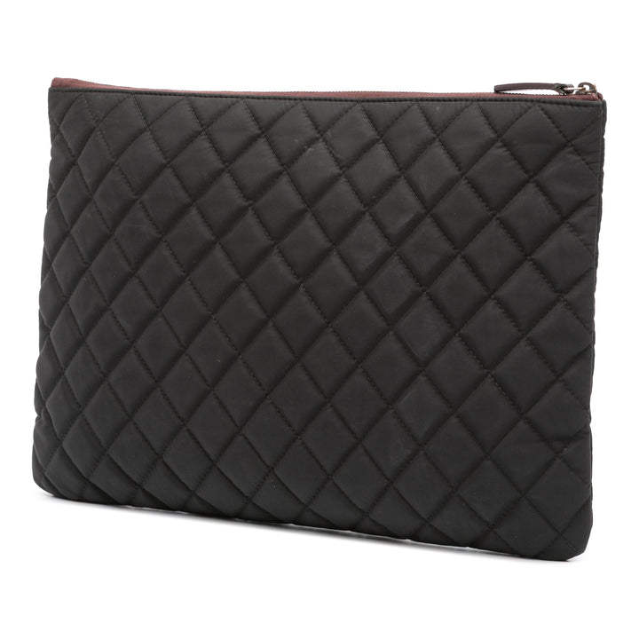 Chanel Large Quilted Nylon O Étui Pochette Noir