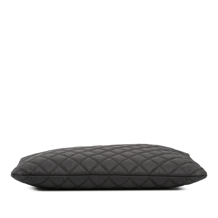 Chanel Large Quilted Nylon O Étui Pochette Noir