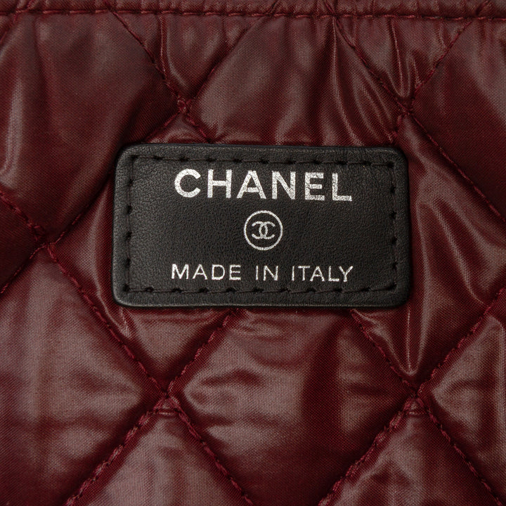 Chanel Large Quilted Nylon O Étui Pochette Noir