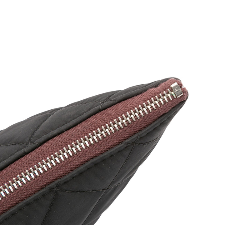 Chanel Large Quilted Nylon O Étui Pochette Noir