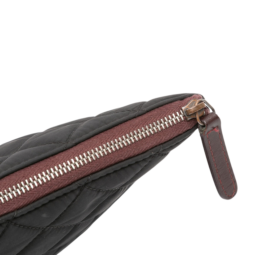 Chanel Large Quilted Nylon O Étui Pochette Noir
