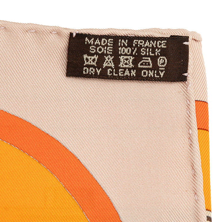 Hermès Carré Carre En Boucles 90 Orange – vue 4 – GABY PARIS