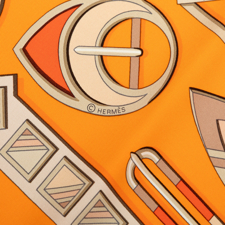 Hermès Carré Carre En Boucles 90 Orange – vue 6 – GABY PARIS