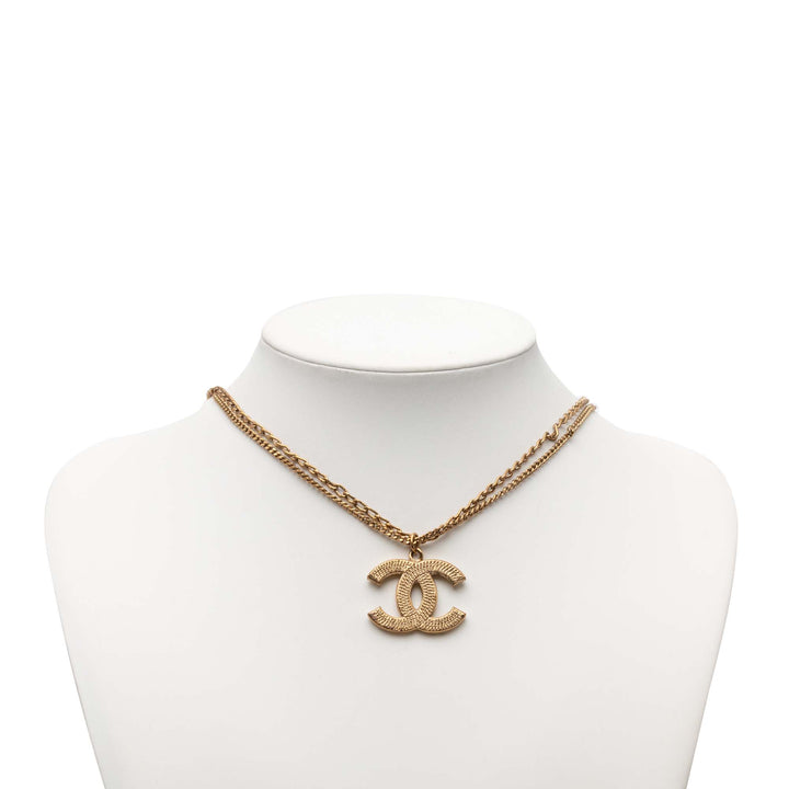 Chanel CC plaqué Textured Pendant Double Chain Collier