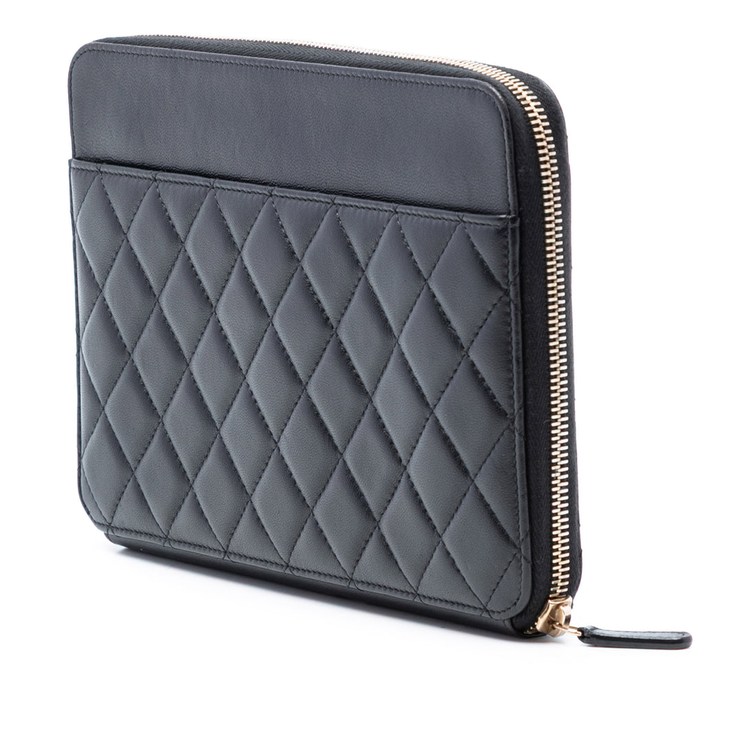 Chanel CC Cuir de veau grainé Classic Zipped Travel Pochette