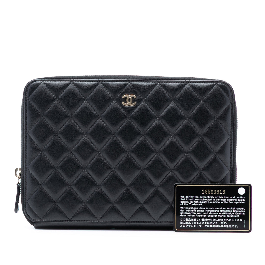Chanel CC Cuir de veau grainé Classic Zipped Travel Pochette