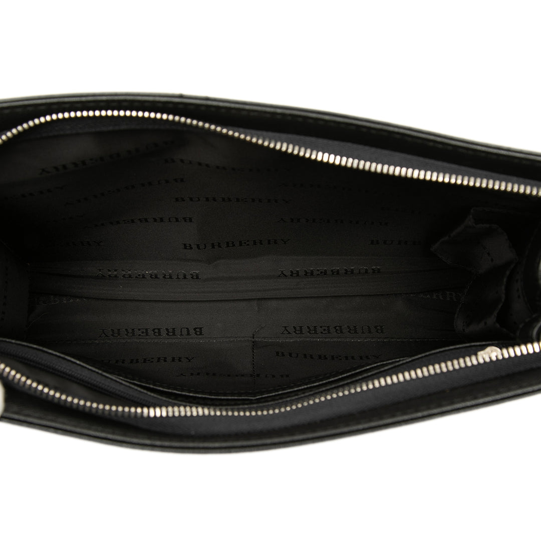 Burberry Check embossé à finitions Pochette Noir – vue 4 – GABY PARIS