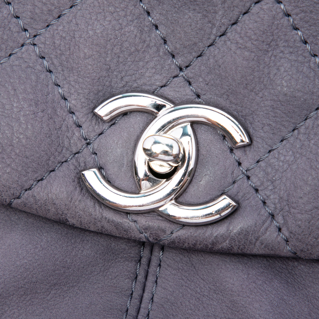 Chanel Matelassé Nubuck Trianon Messenger à rabat Moyen Cuir
