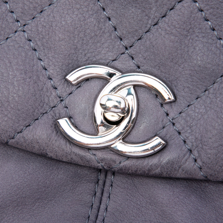 Chanel Matelassé Nubuck Trianon Messenger à rabat Moyen Cuir