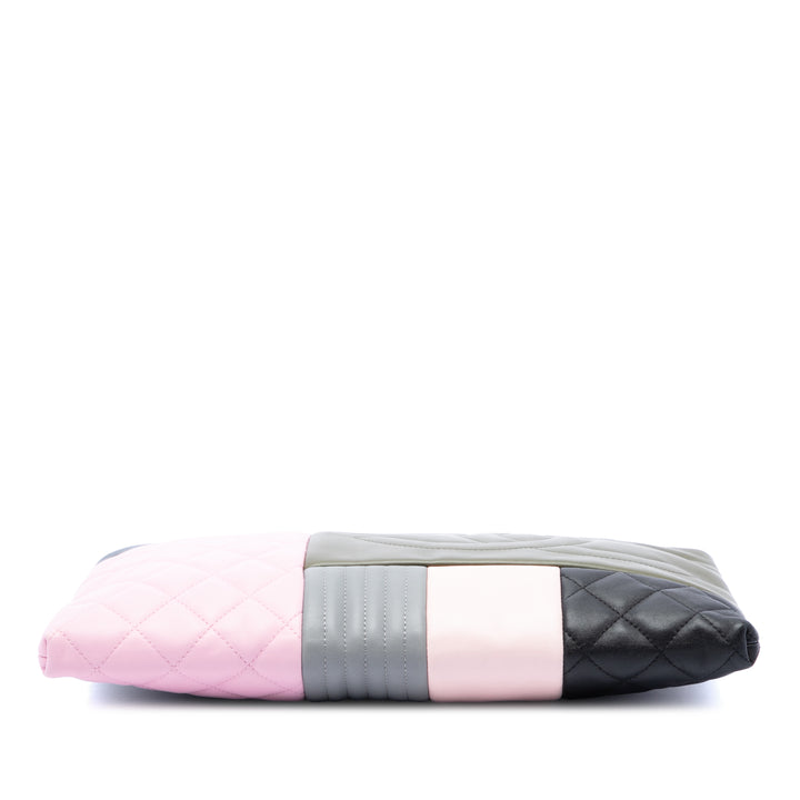 Chanel Colorblock Patchwork O Étui Grand Cuir d'agneau Vert – vue 3 – GABY PARIS