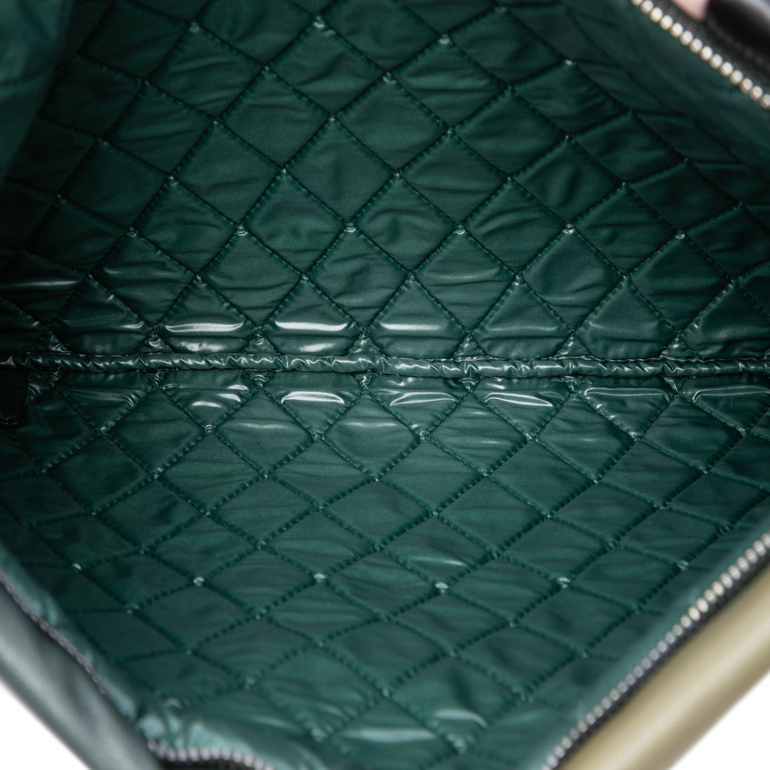 Chanel Colorblock Patchwork O Étui Grand Cuir d'agneau Vert – vue 4 – GABY PARIS