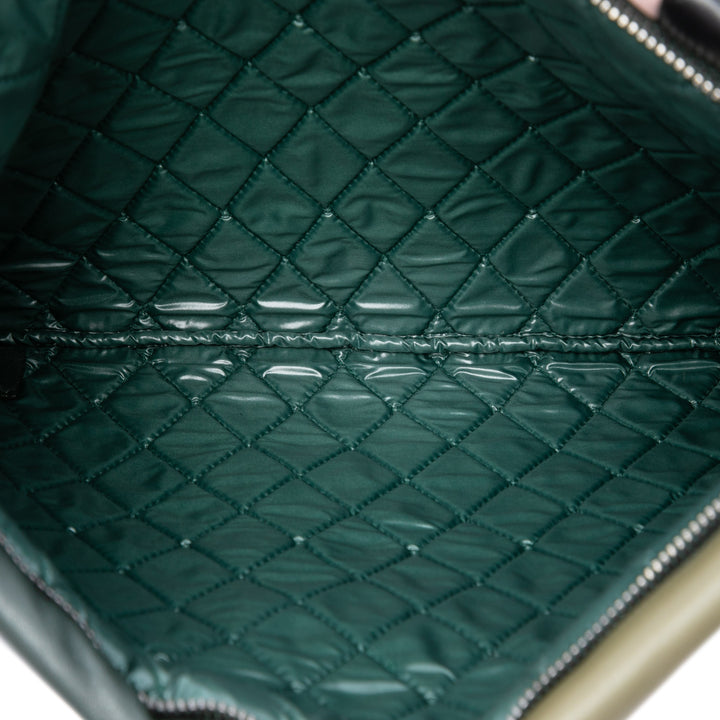 Chanel Colorblock Patchwork O Étui Grand Cuir d'agneau Vert – vue 4 – GABY PARIS