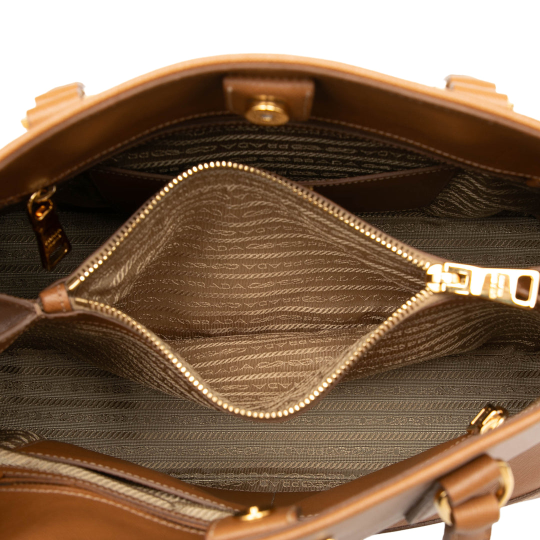 Prada Medium Saffiano Lux Open Promenade Sac cartable