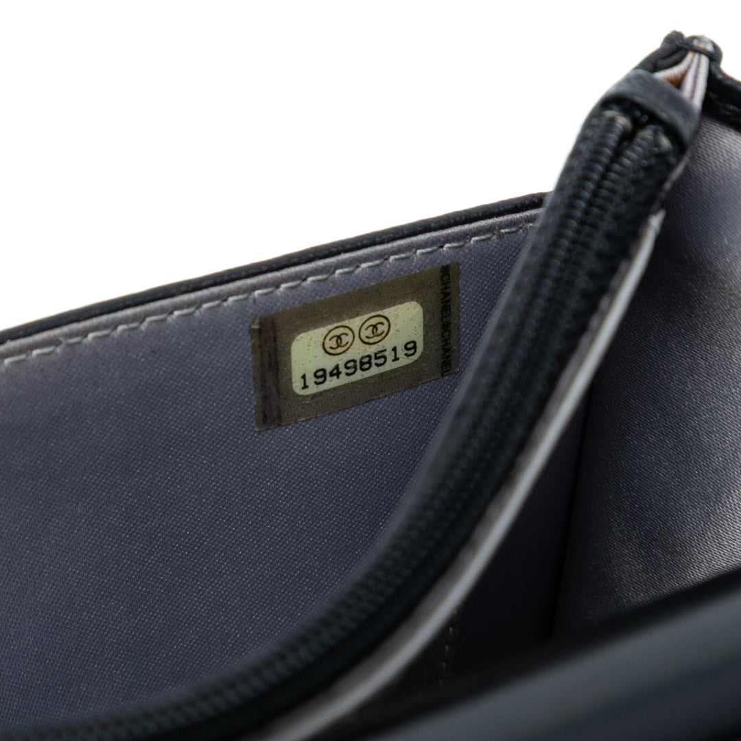 Chanel CC embossé Cuir d’agneau Camellia Wallet On Chain