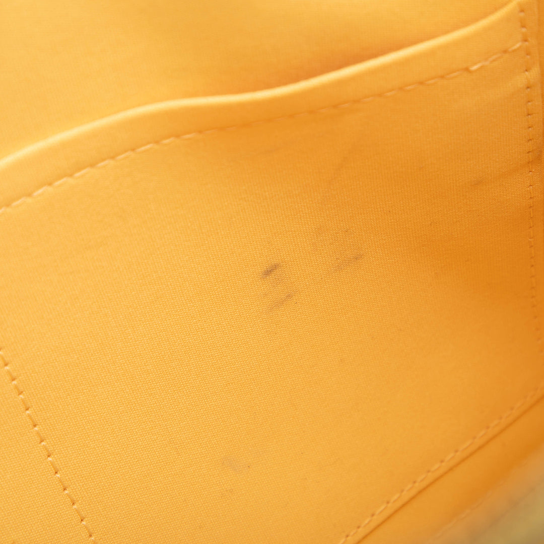 Louis Vuitton Alma PM Cuir verni Monogram Jaune – vue 6 – GABY PARIS
