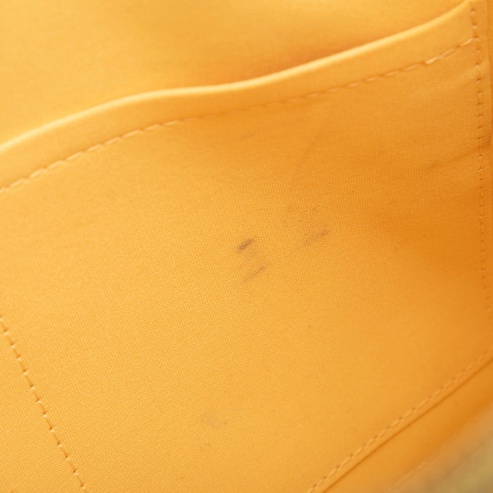 Louis Vuitton Alma PM Cuir verni Monogram Jaune – vue 6 – GABY PARIS