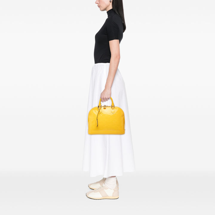Louis Vuitton Alma PM Cuir verni Monogram Jaune – vue 7 – GABY PARIS