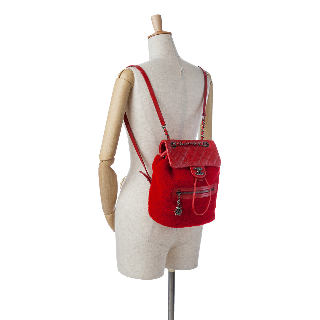 Small Shearling and Glazed Calfskin Mountain Backpack Red - Gaby Paris