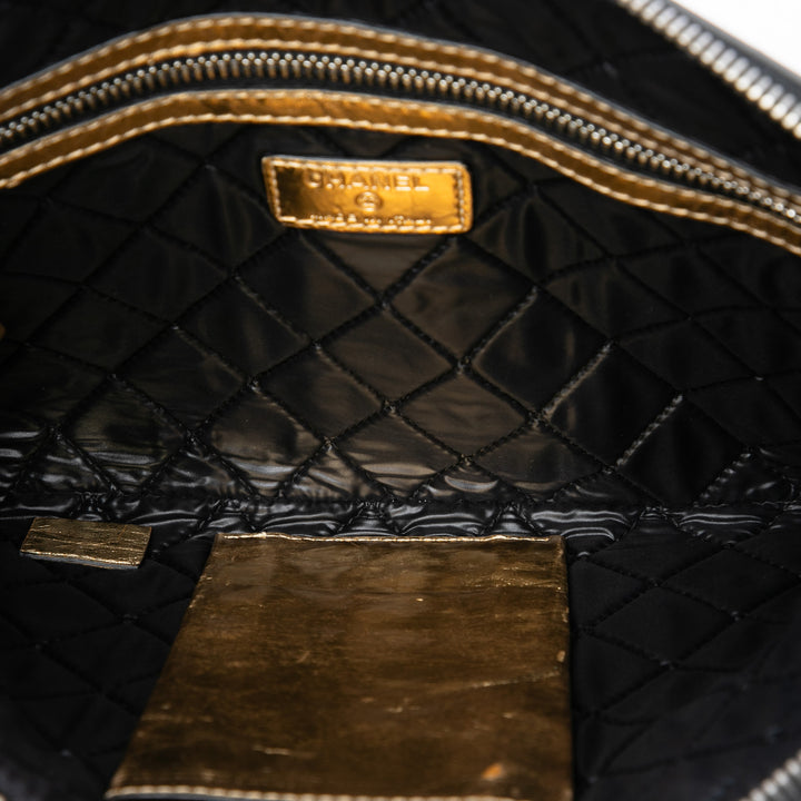 Chanel Métallisé Je Ne Suis Pas En Solde Pochette Cuir d'agneau Doré – vue 4 – GABY PARIS