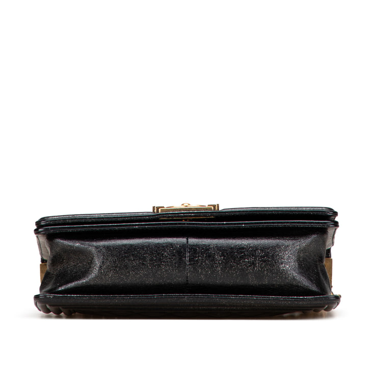 Chanel Old Medium Cracked Métallisé Cuir de veau Boy Flap Noir – GABY PARIS Authentique