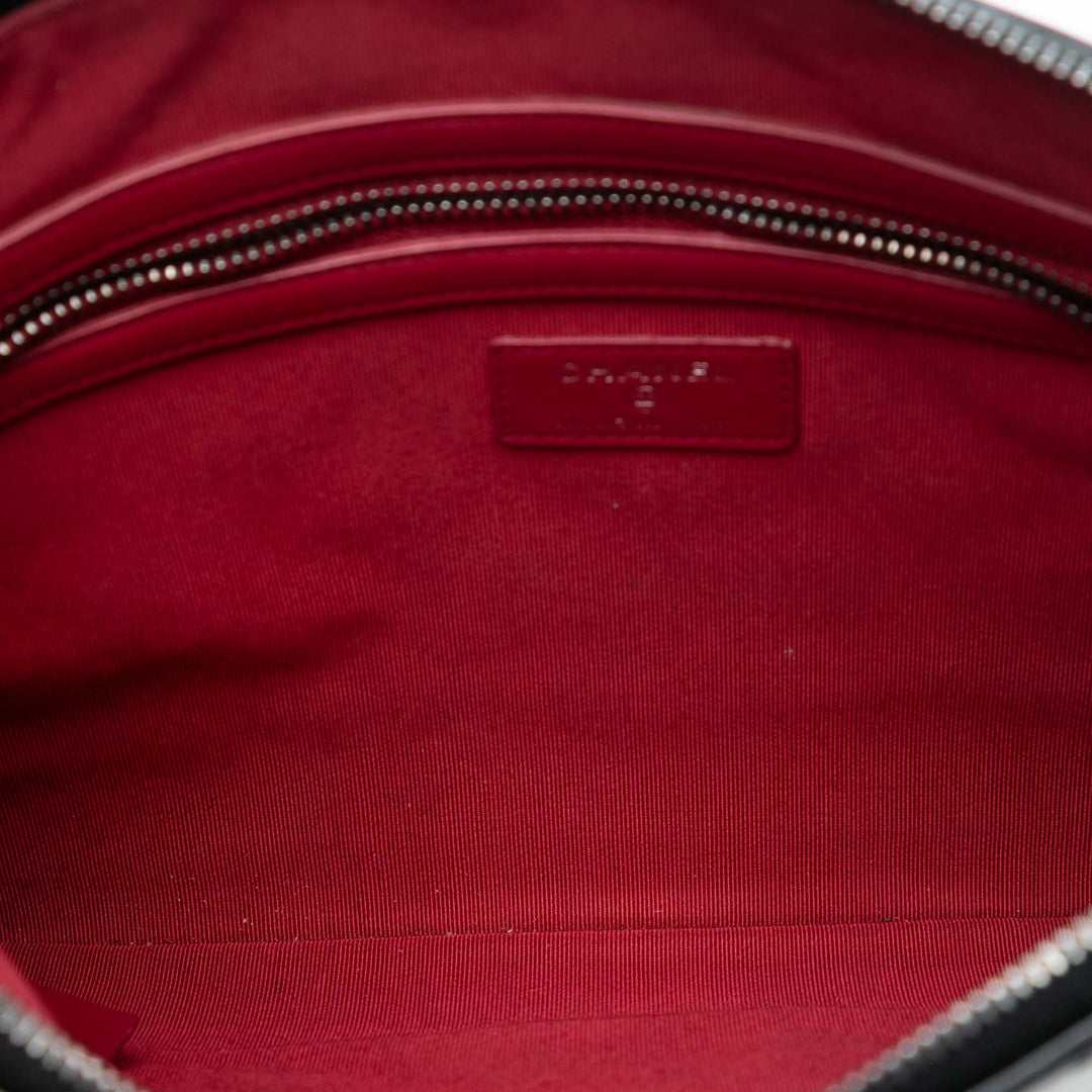 Chanel Medium vieilli Cuir de veau Gabrielle O Étui Pochette – GABY PARIS Authentique