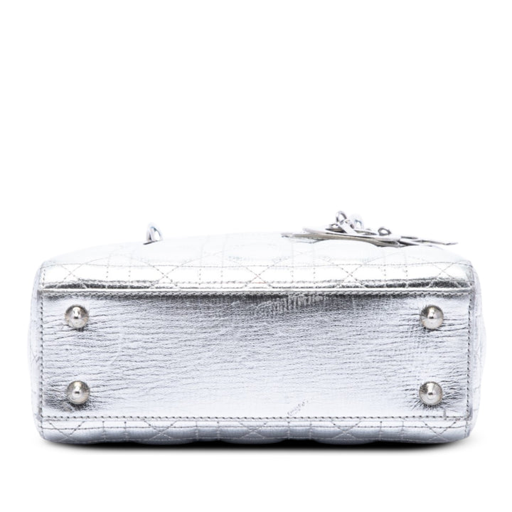 Dior Lady Dior Métallisé Cannage My ABCDior Petit Cuir d'agneau Argenté – vue 3 – GABY PARIS
