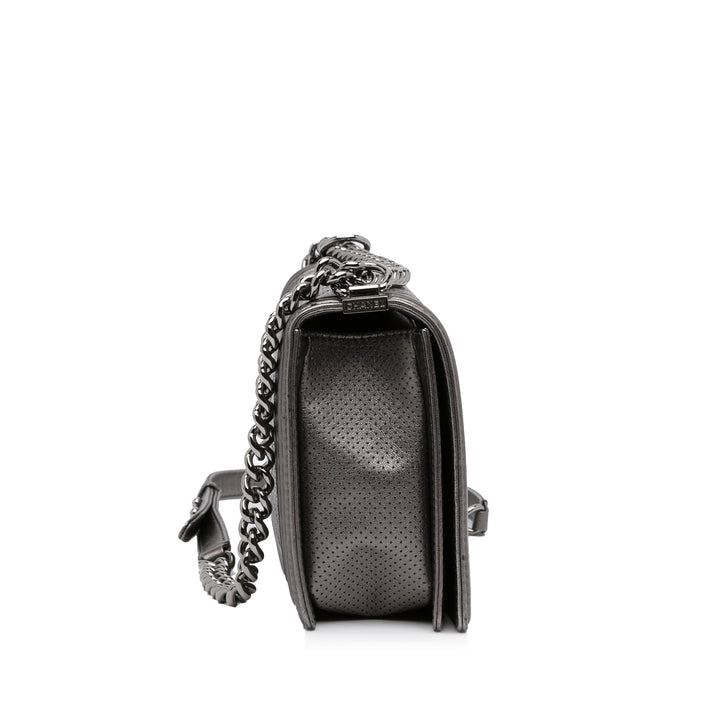 Chanel Medium Quilted Perforated Métallisé Cuir d’agneau Boy Flap Gris