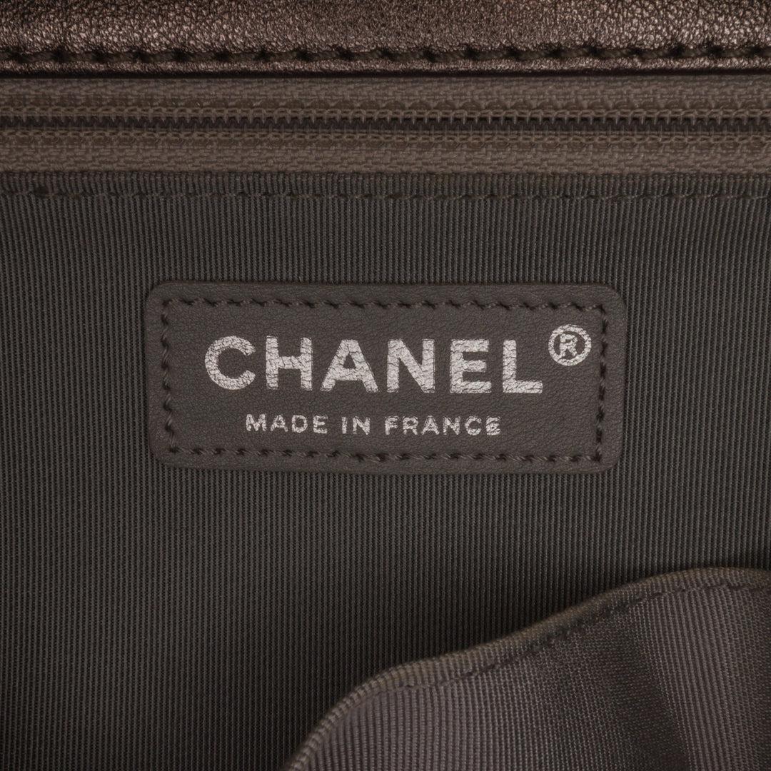 Chanel Medium Quilted Perforated Métallisé Cuir d’agneau Boy Flap Gris