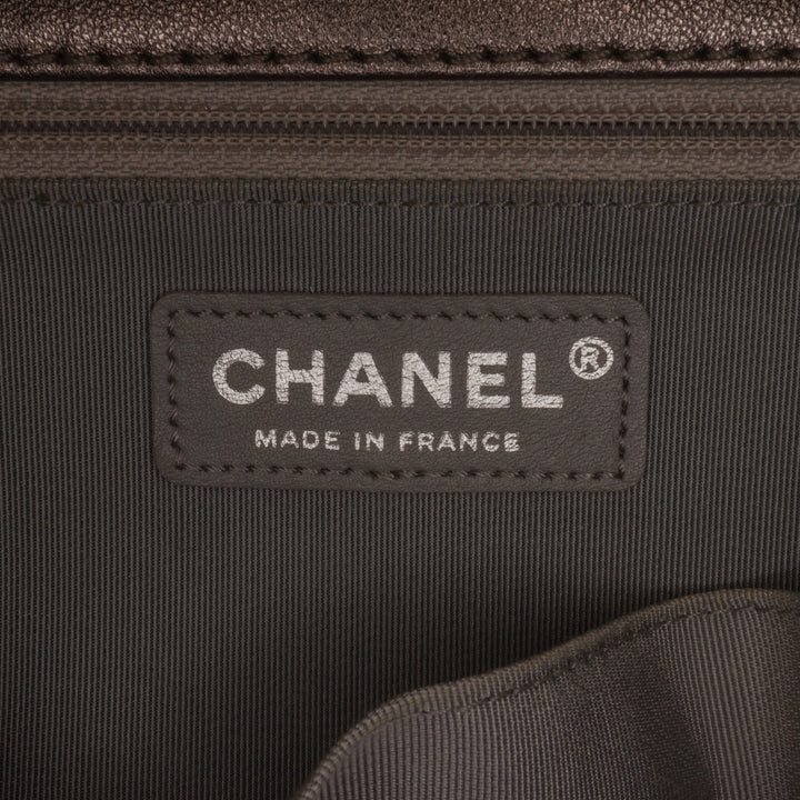 Chanel Medium Quilted Perforated Métallisé Cuir d’agneau Boy Flap Gris