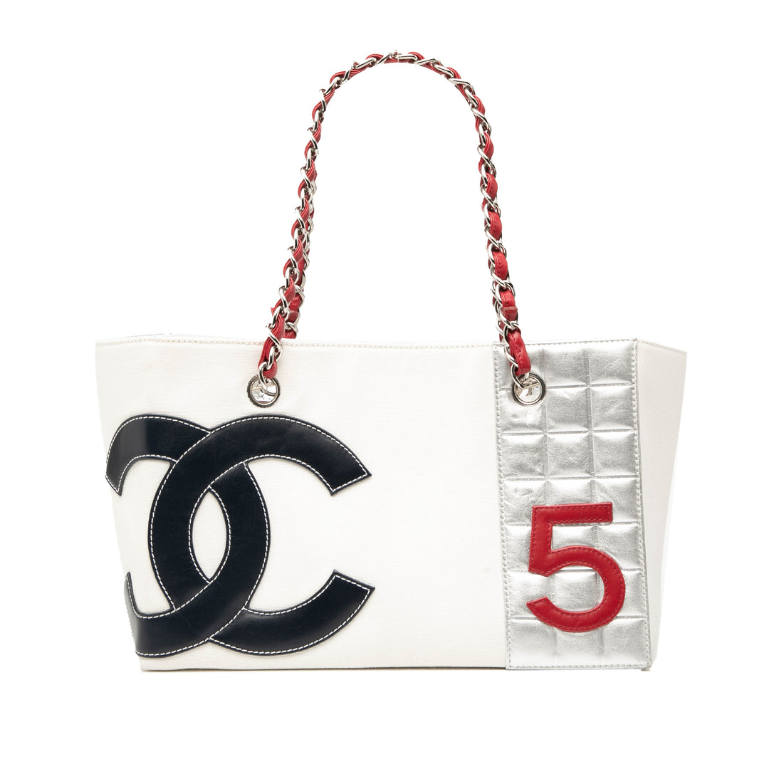 Chanel CC Toile and Métallisé Cuir d’agneau No. 5 Shopping Cabas Blanc – GABY PARIS Authentique