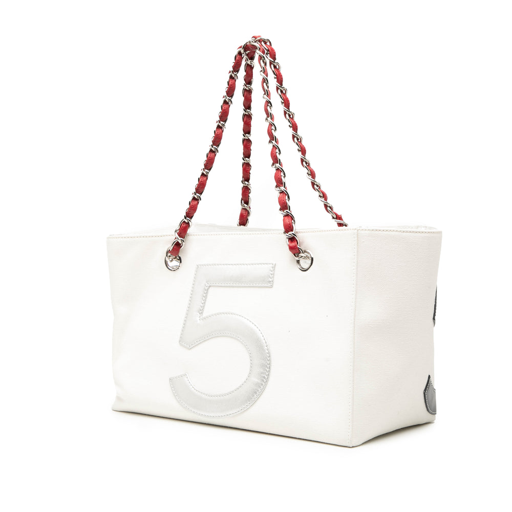 Chanel CC Toile and Métallisé Cuir d’agneau No. 5 Shopping Cabas Blanc – GABY PARIS Authentique