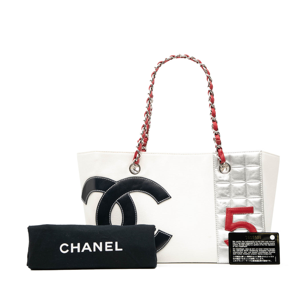 Chanel CC Toile and Métallisé Cuir d’agneau No. 5 Shopping Cabas Blanc – GABY PARIS Authentique