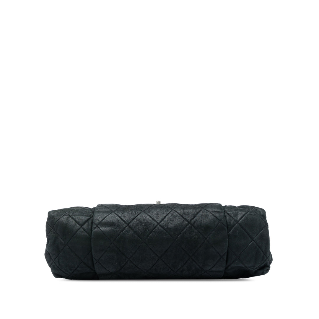 Chanel Large Matelassé Iridescent Cuir de veau Chic Quilt Accordion à rabat