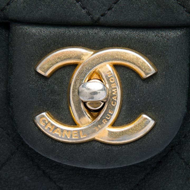 Chanel Large Matelassé Iridescent Cuir de veau Chic Quilt Accordion à rabat