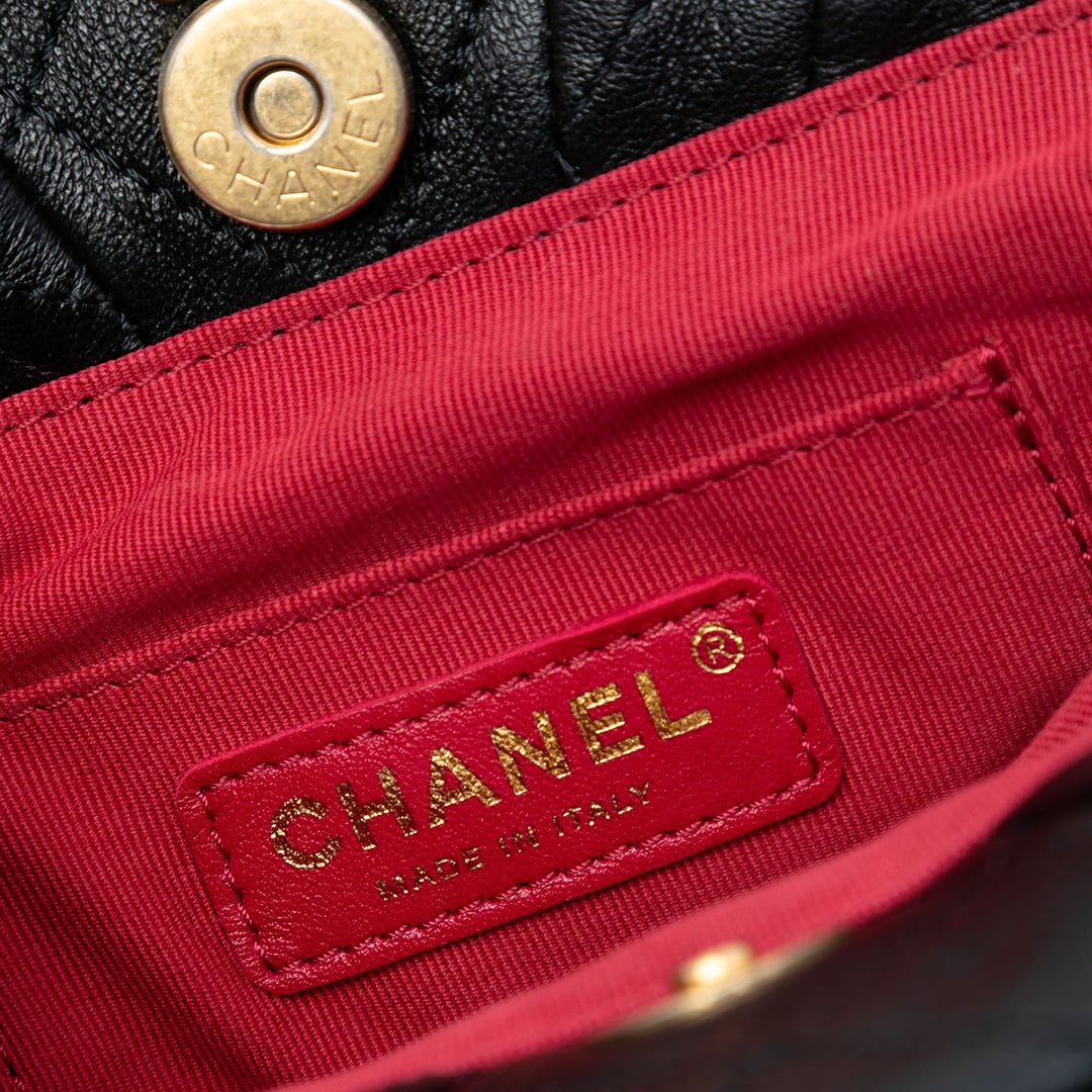 Chanel Matelassé Cuir d’agneau Perle Crown Handle Pochette