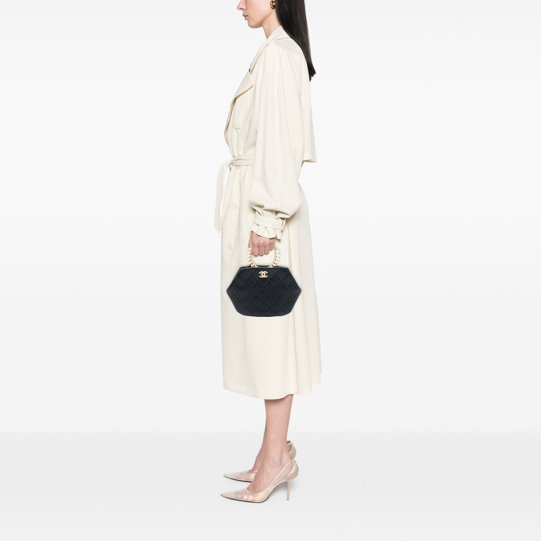 Chanel Matelassé Cuir d’agneau Perle Crown Handle Pochette