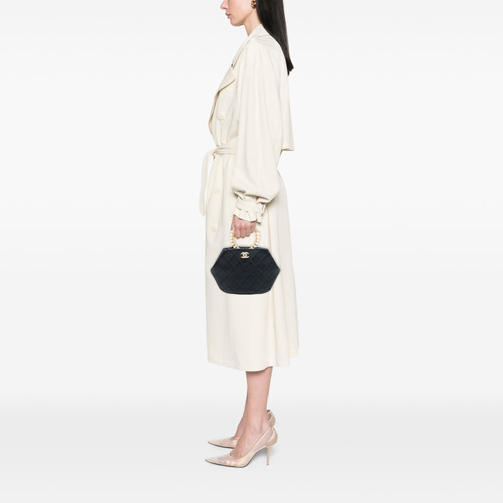 Chanel Matelassé Cuir d’agneau Perle Crown Handle Pochette