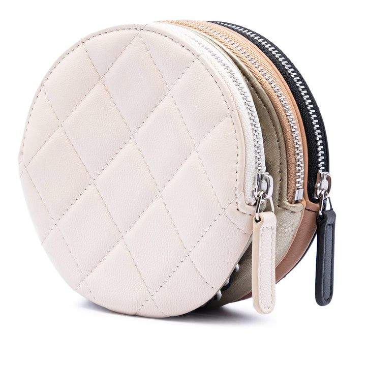 Chanel CC Matelassé Cuir d’agneau Triple Zip Rond Pochette avec chaîne