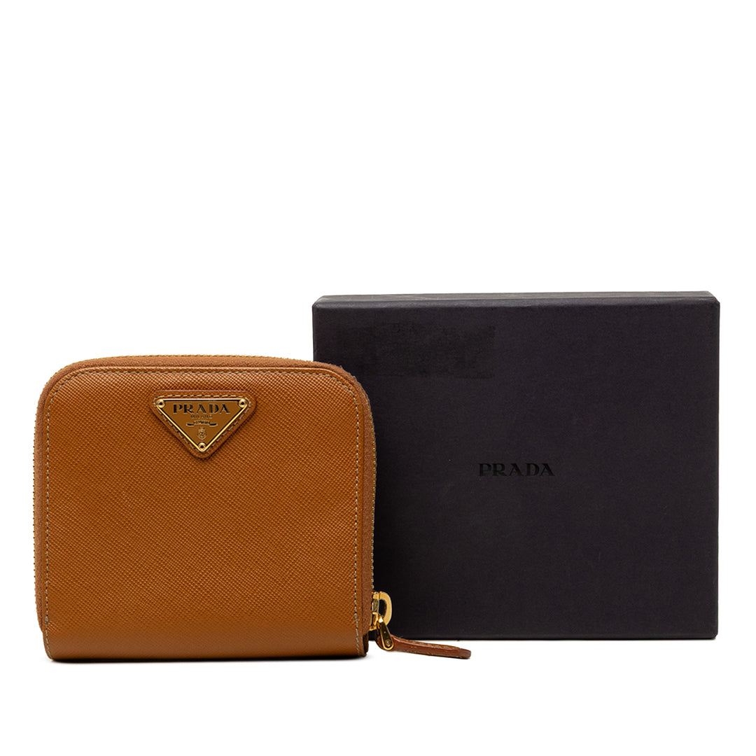 Prada Zippé Compact Portefeuille Saffiano Marron – vue 8 – GABY PARIS