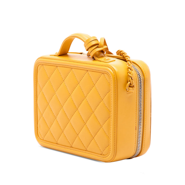 Chanel CC Filigree Incognito Vanity Petit Cuir d'agneau Jaune – vue 2 – GABY PARIS