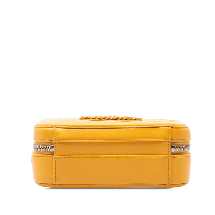 Chanel CC Filigree Incognito Vanity Petit Cuir d'agneau Jaune – vue 3 – GABY PARIS