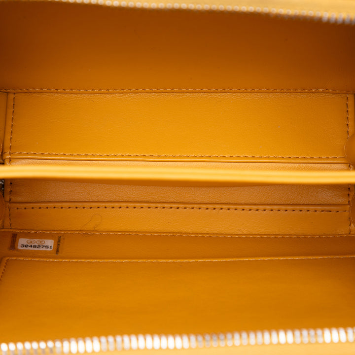 Chanel CC Filigree Incognito Vanity Petit Cuir d'agneau Jaune – vue 4 – GABY PARIS