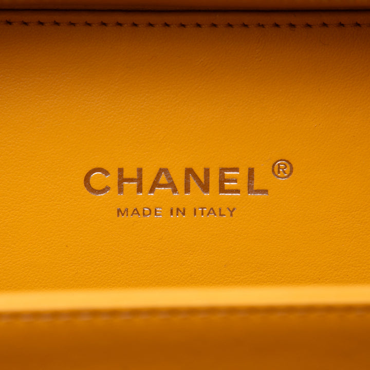 Chanel CC Filigree Incognito Vanity Petit Cuir d'agneau Jaune – vue 5 – GABY PARIS